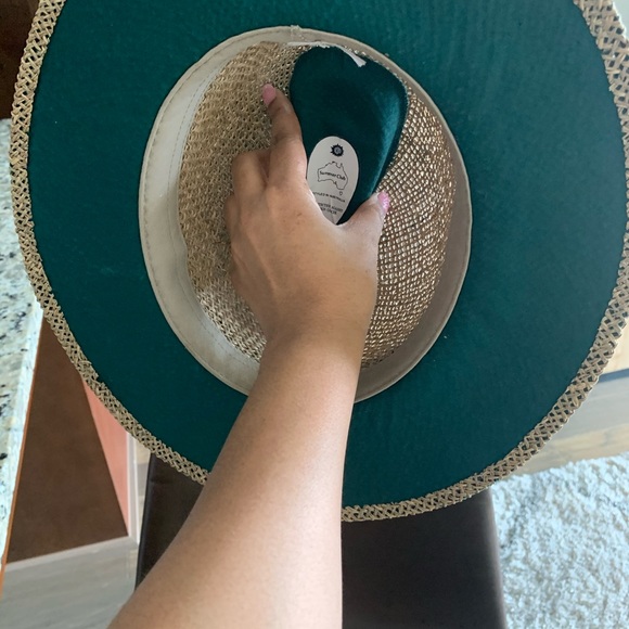 Summer straw vacation hat with emerald green band - Picture 3 of 4